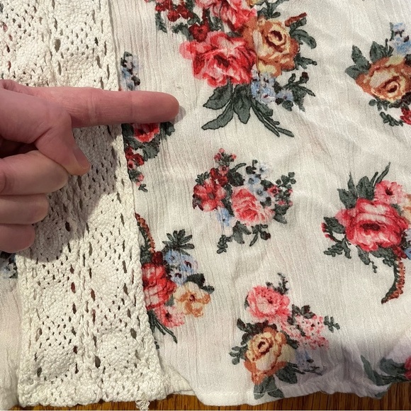 LOVESICK BY TORRID 0 Plus Size White Pink Floral Crochet Lace Short Sleeve Top - Picture 16 of 16